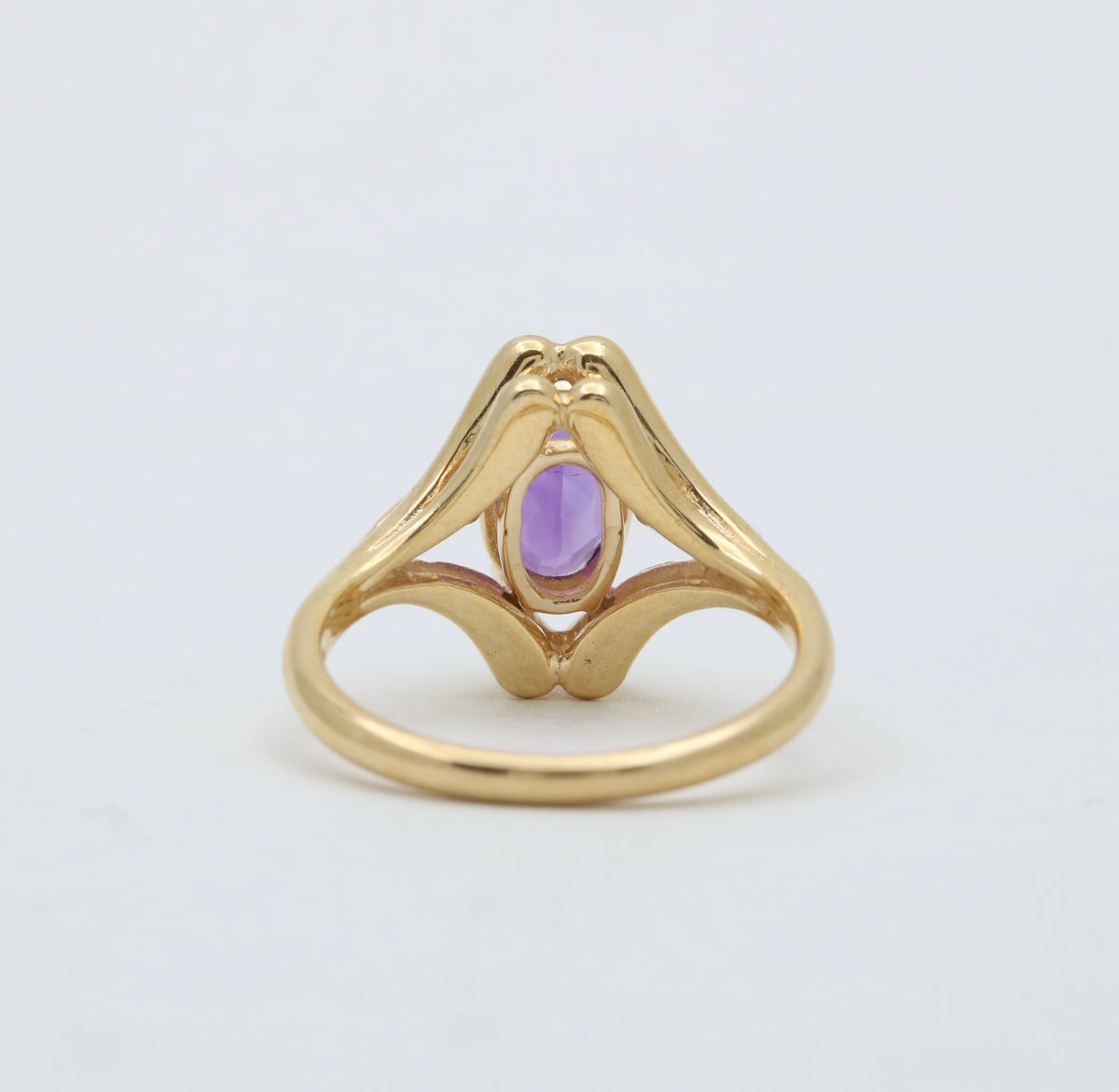 Vintage Oval Cut Amethyst and 14K Gold Ring