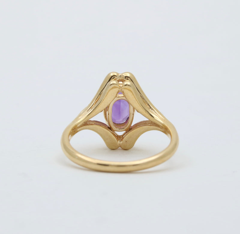 Vintage Oval Cut Amethyst and 14K Gold Ring