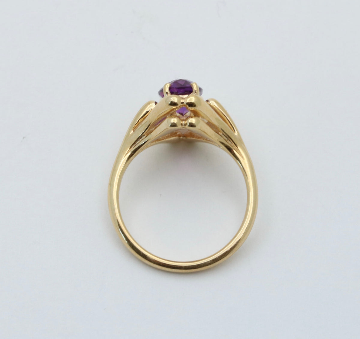 Vintage Oval Cut Amethyst and 14K Gold Ring