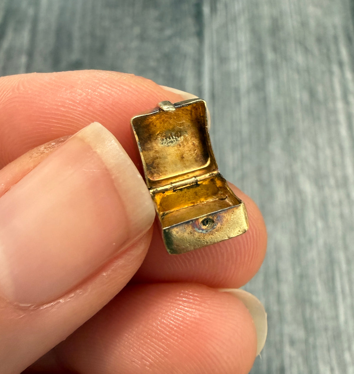 Vintage 14K Gold Box or Container Charm