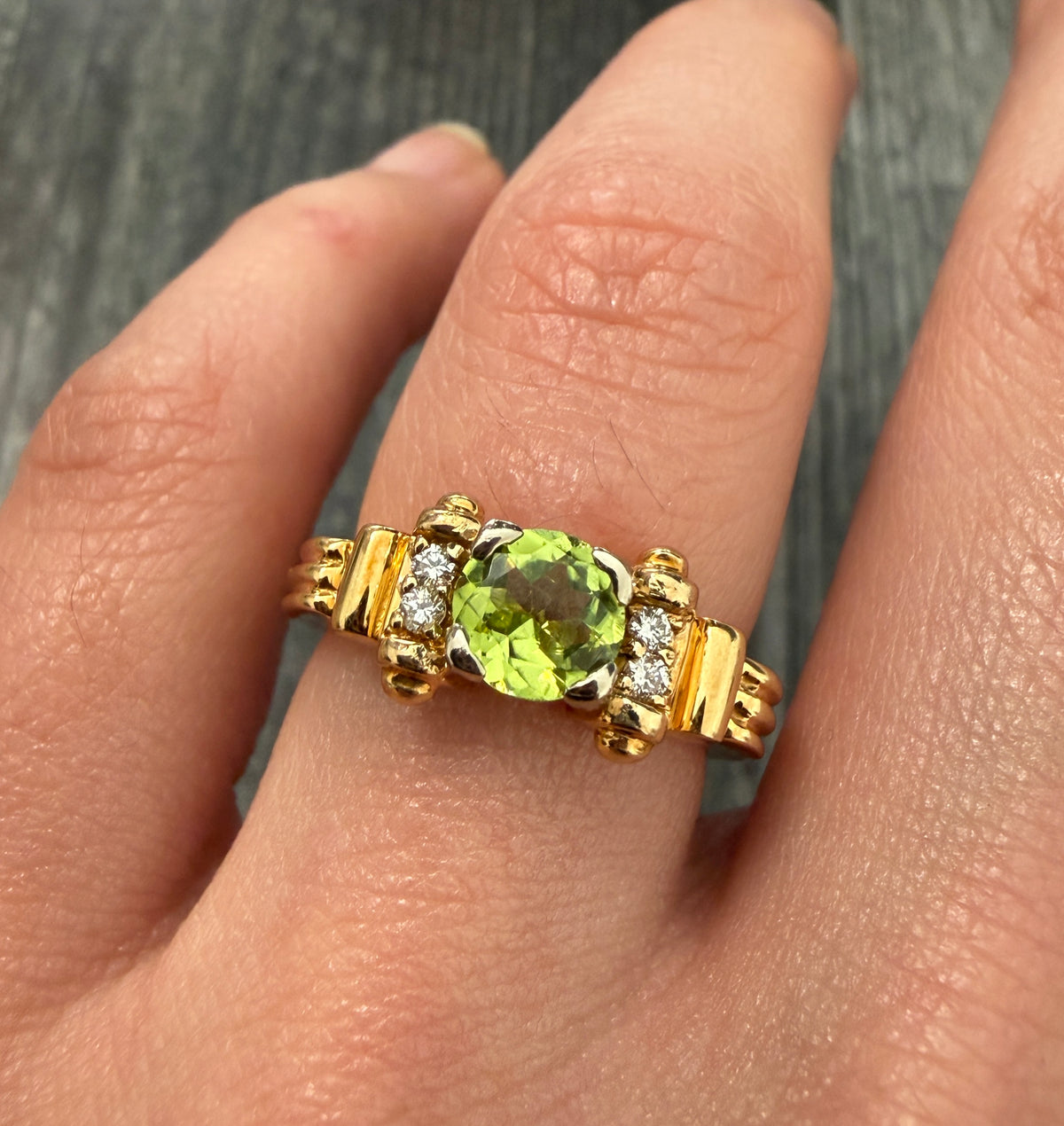 Peridot & Diamond Ring in 18K Gold (I)