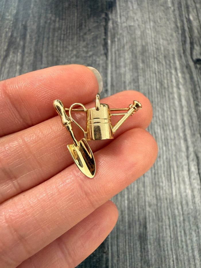 Vintage Gardener Watering Can and Spade Pin In 14K Gold (M)