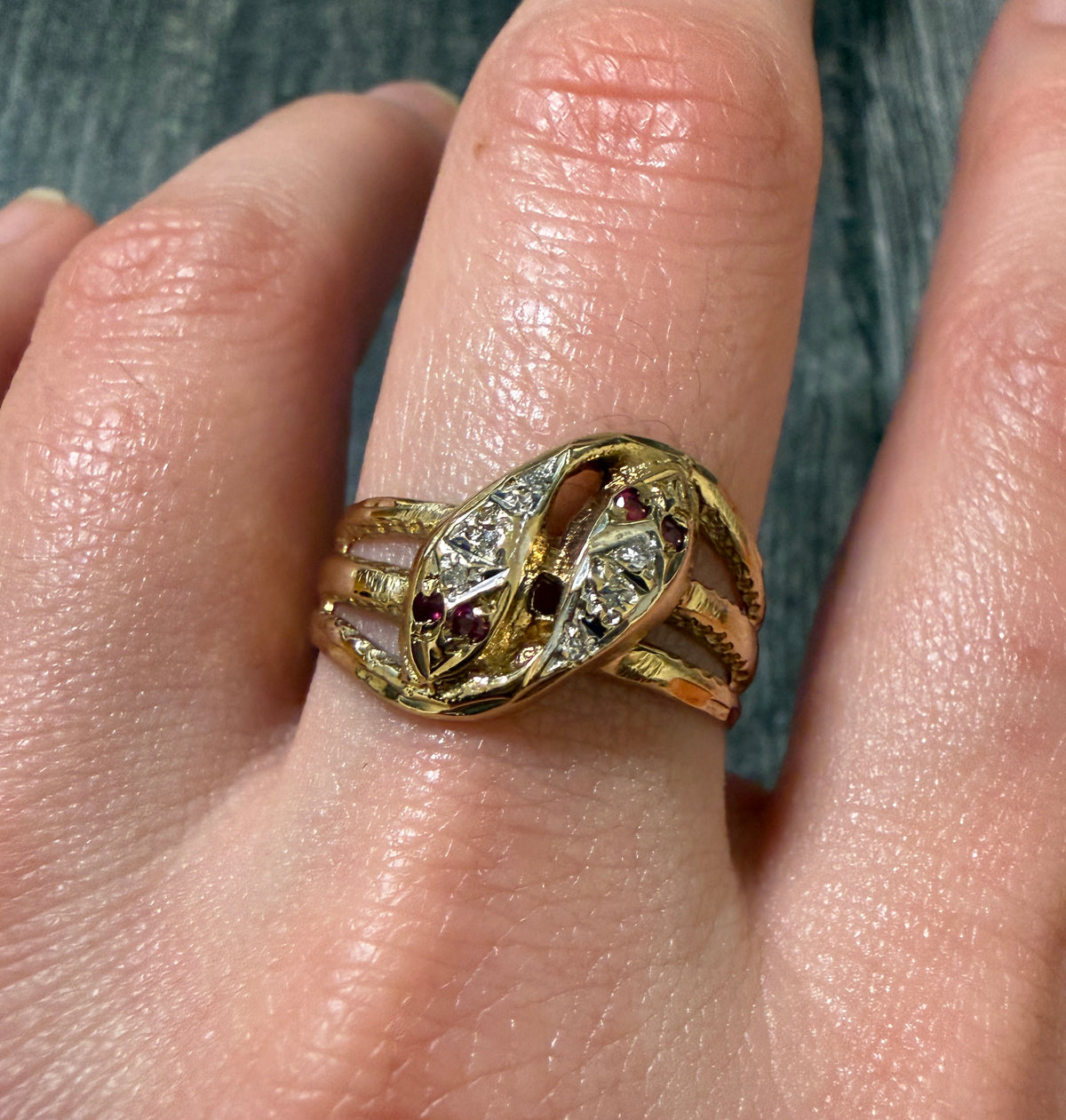 English Double Snake Head Diamond Ring in 9K Gold