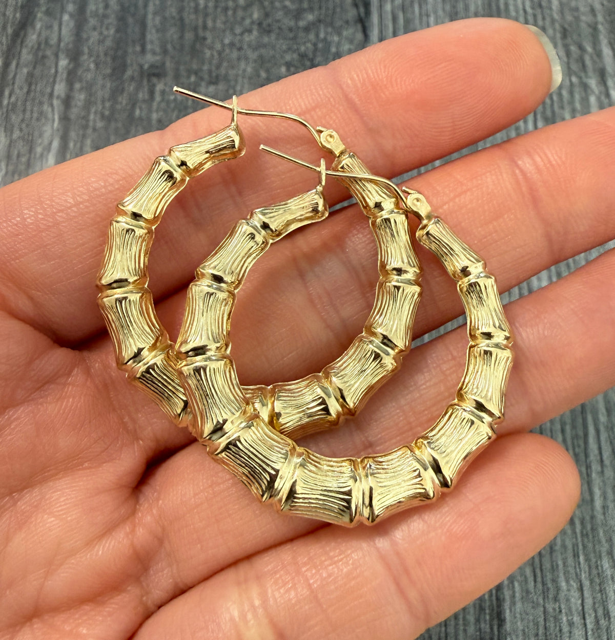 Bamboo Hoop Earrings in 10K Gold (S)