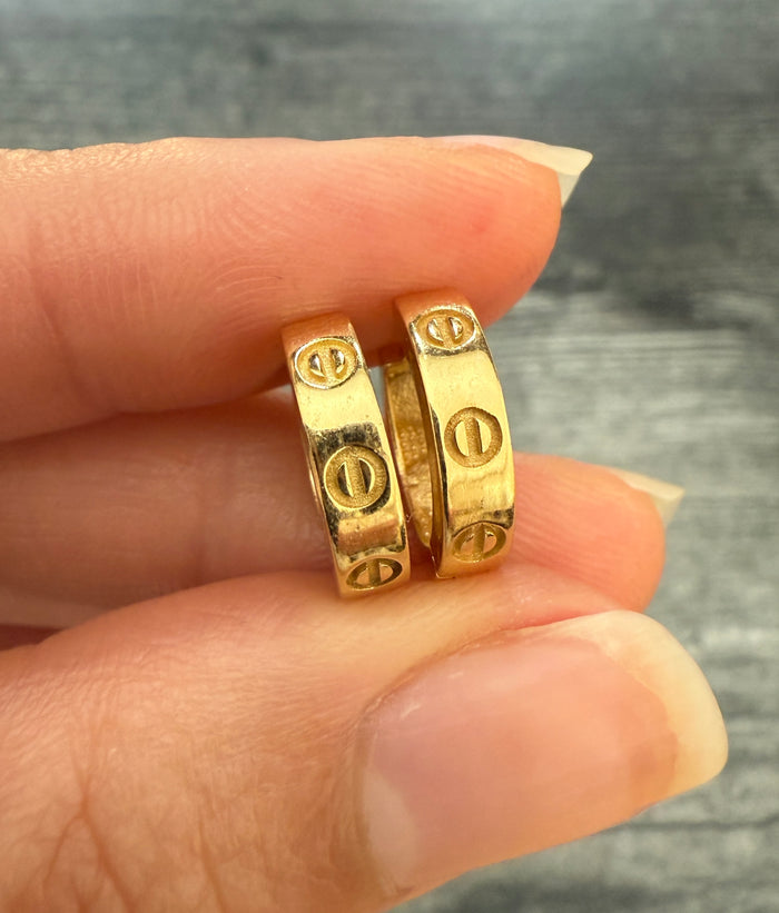 18K Gold Nail Head Huggie Earrings