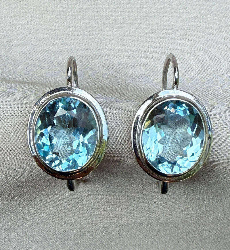 9 Carat Aquamarine Drop Earrings in 18K Gold Leverbacks