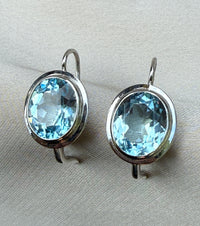 9 Carat Aquamarine Drop Earrings in 18K Gold Leverbacks