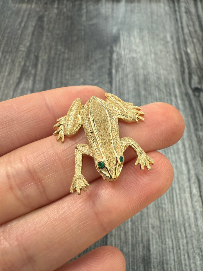 Textured 14K Gold Frog Pin