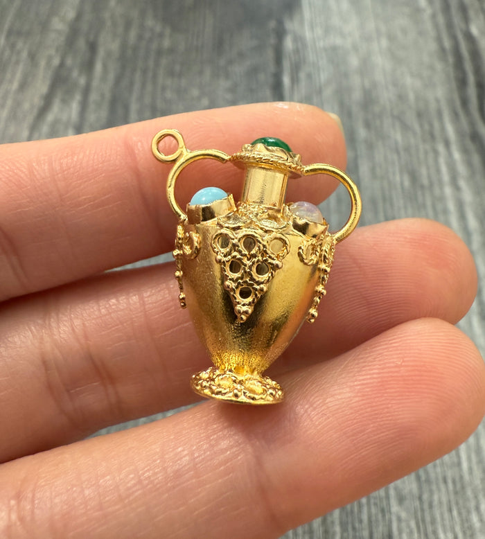 Vintage 18K Gold Urn Vessel Charm
