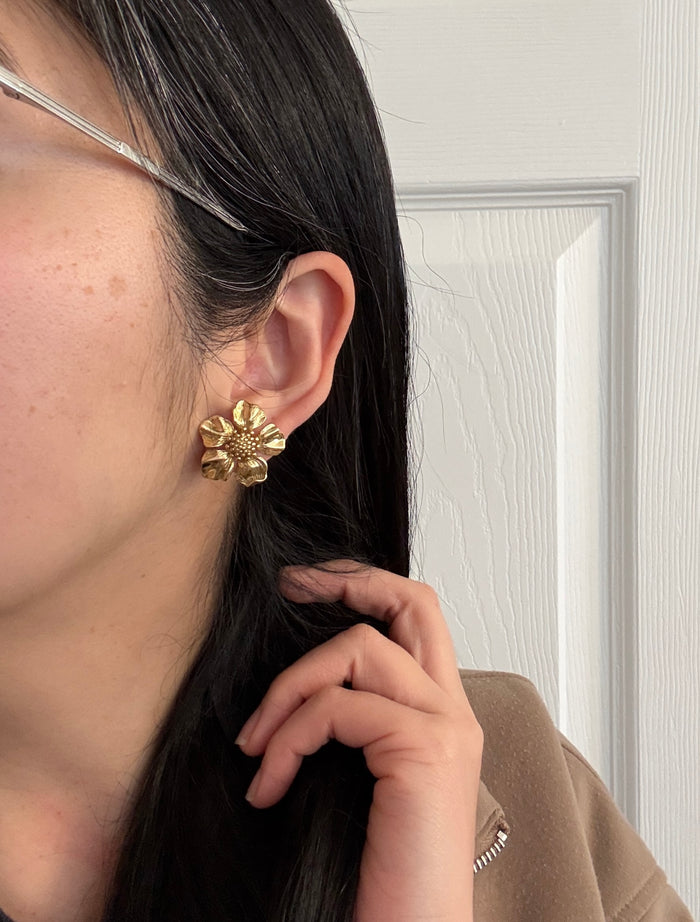 Vintage Tiffany & Co 18K Gold Dogwood Flower Earrings