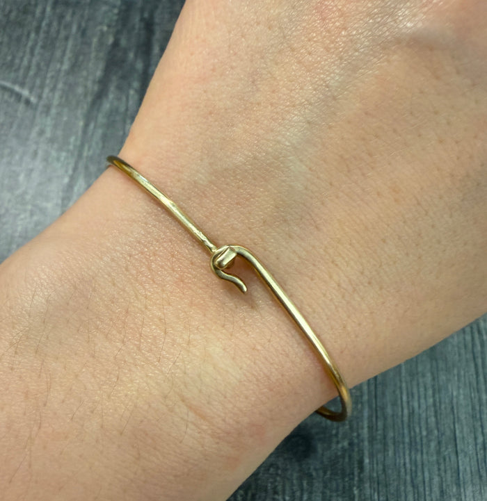 Vintage 14K Gold Hook and Wire Bangle Bracelet