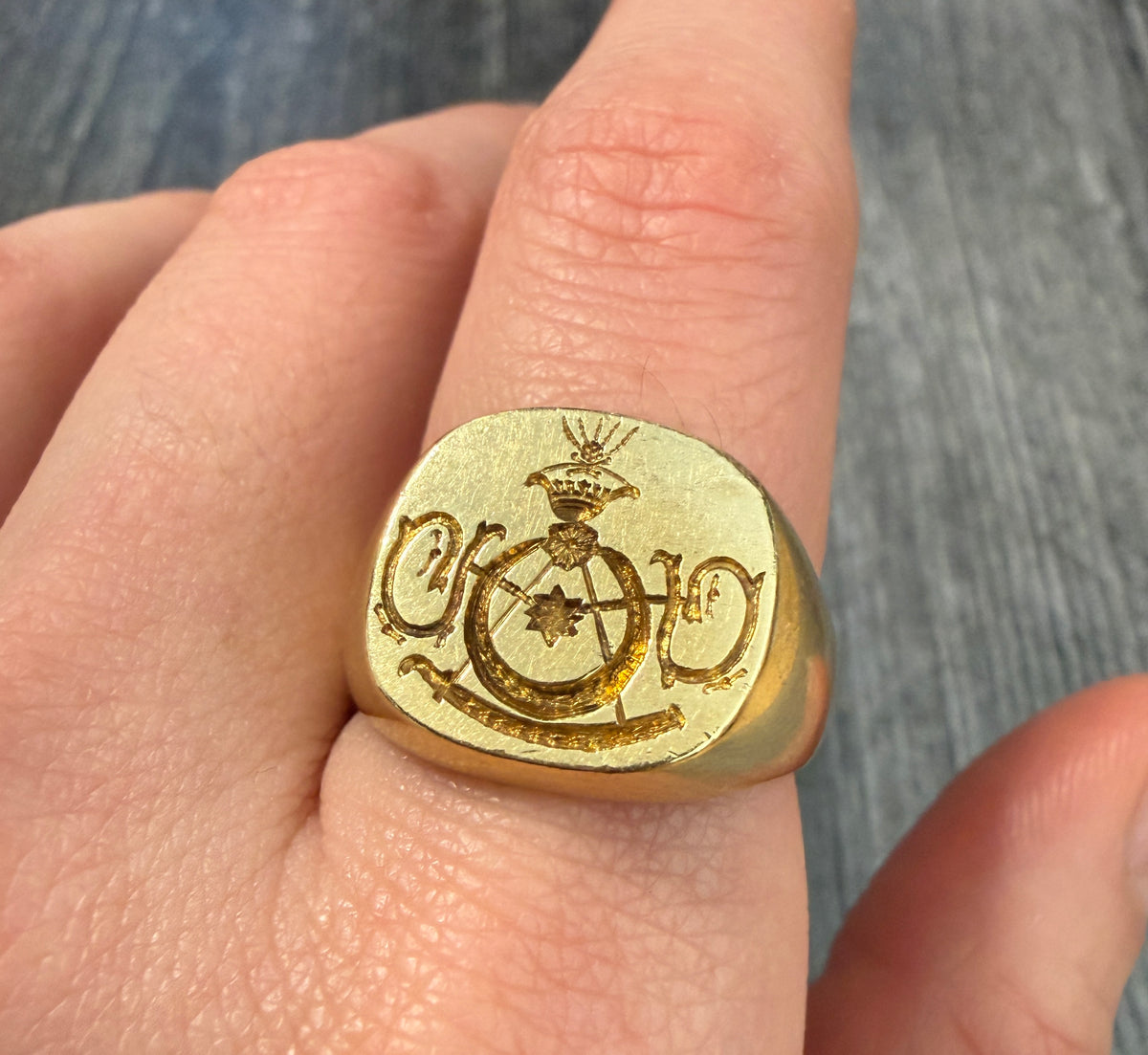 Vintage English Signet Ring in 18K Gold