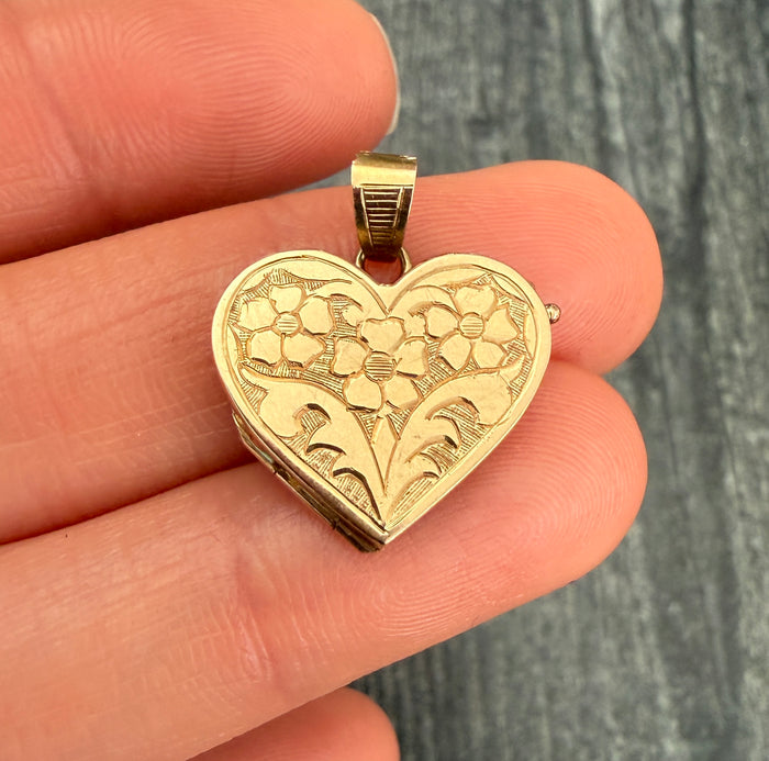 Vintage Chased Floral Motif Heart Locket in 14K Gold (S)