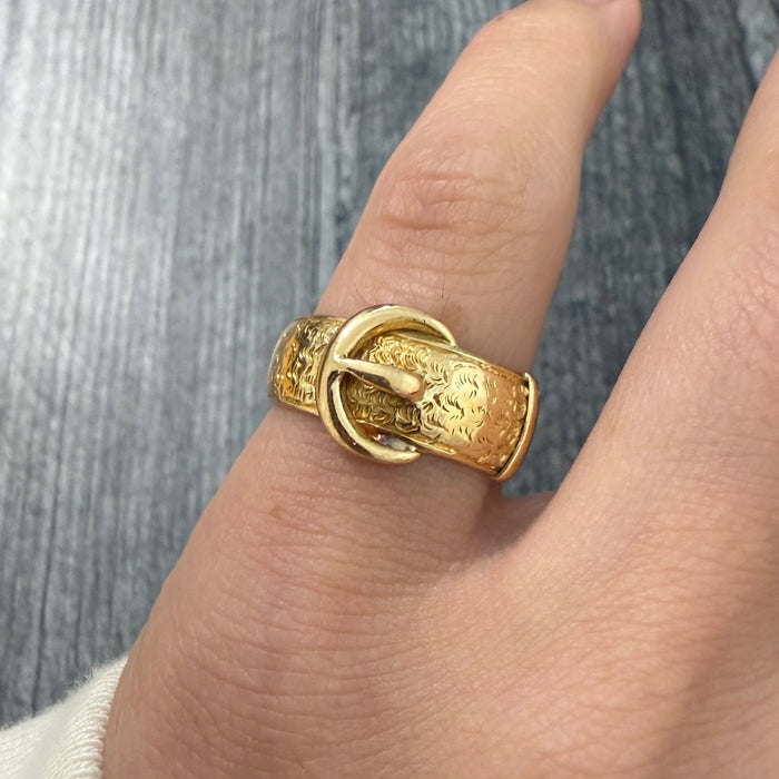 Vintage 18K Gold Buckle Band, Size 6