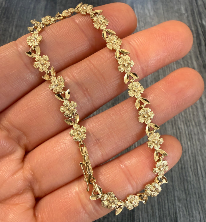Flower Link Bracelet in 14K Gold, 7.25" Long