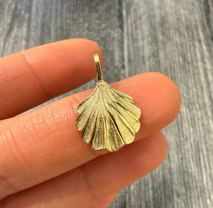 14K Gold Seashell Charm (S)
