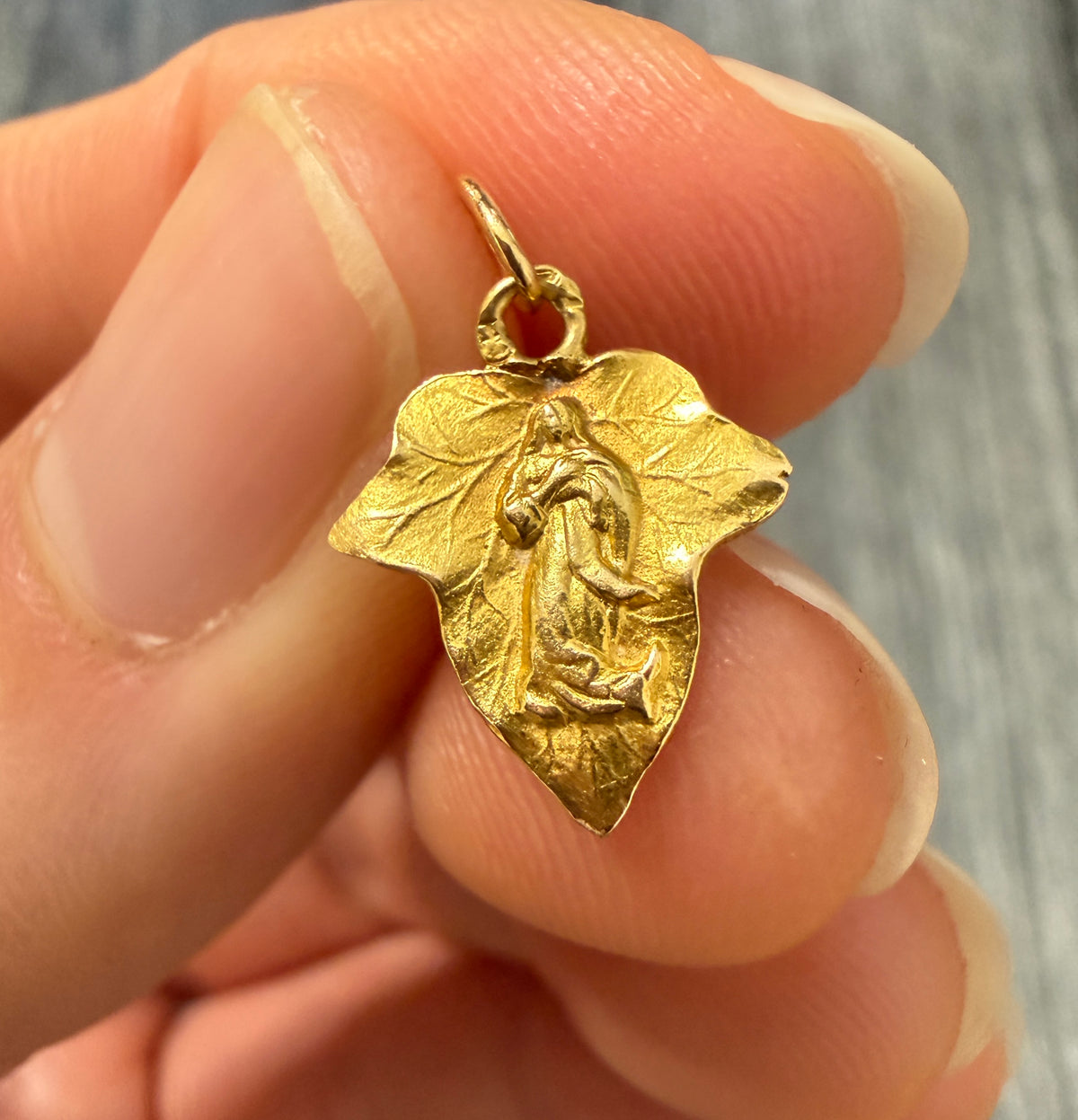 Mini Vintage 18K Gold St Mary Ivy Leaf Charm