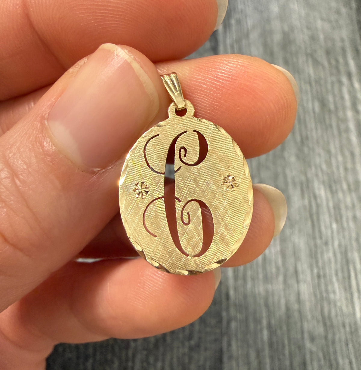 Vintage 14K Gold Oval Initial C Charm (S)