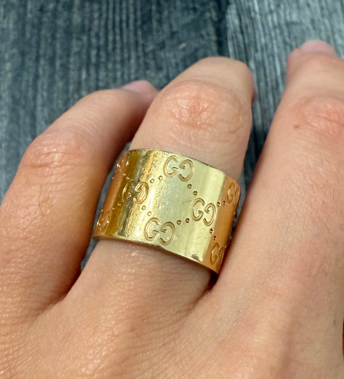 Gucci 18K Gold Signature Wide Cigar Band