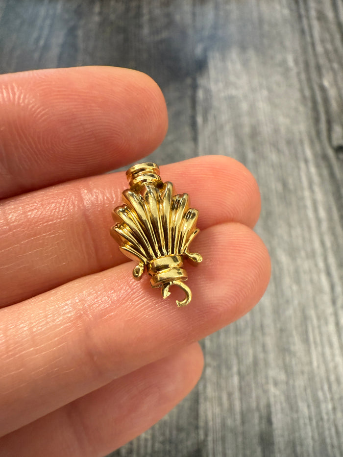Vintage 18K Gold Sea Shell Clasp