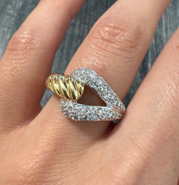 Diamond Twist Band in 14K Gold