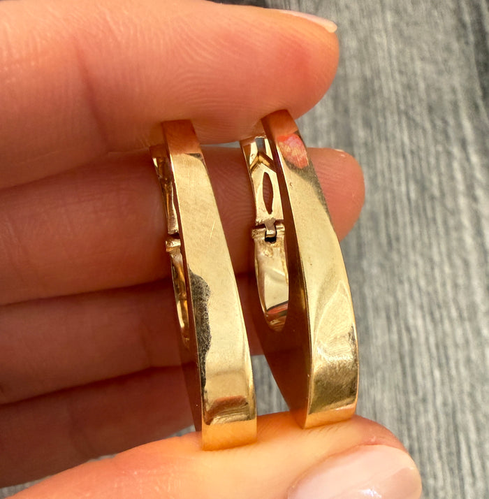 Bold Vintage 14K Gold Straight Edge Huggie Style Earrings
