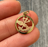 Mini Zodiac Aquarius Charm in 18K Gold
