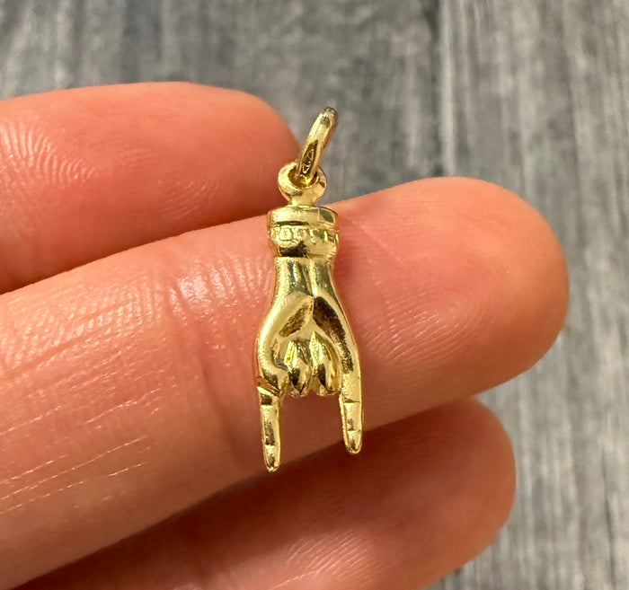 Vintage 18K Gold Mano Cornuto Charm
