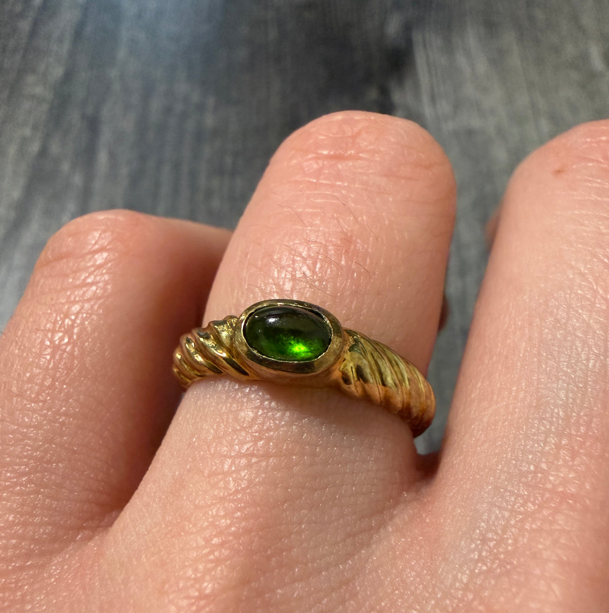 Cabochon Green Tourmaline Twist Band in 14K Gold