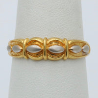 Bicolor 21K Gold Scalloped Band