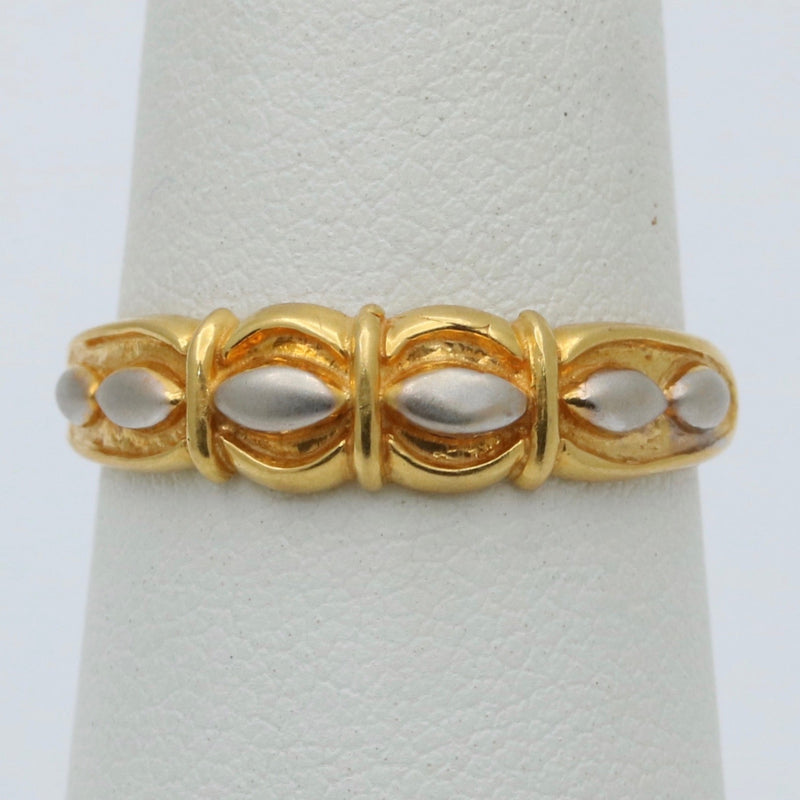Bicolor 21K Gold Scalloped Band
