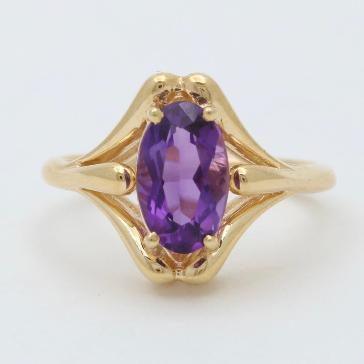 Vintage Oval Cut Amethyst and 14K Gold Ring