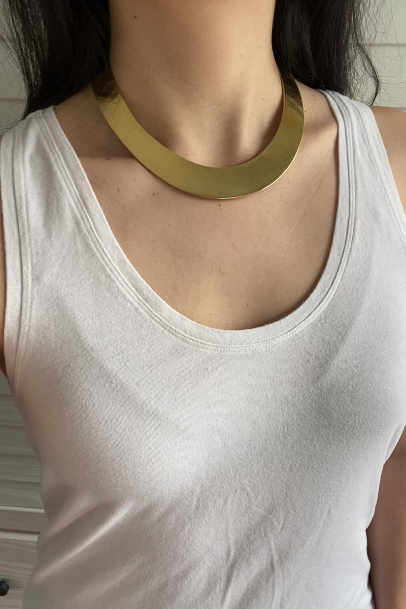 Sleek 18K Gold Collar, Necklace