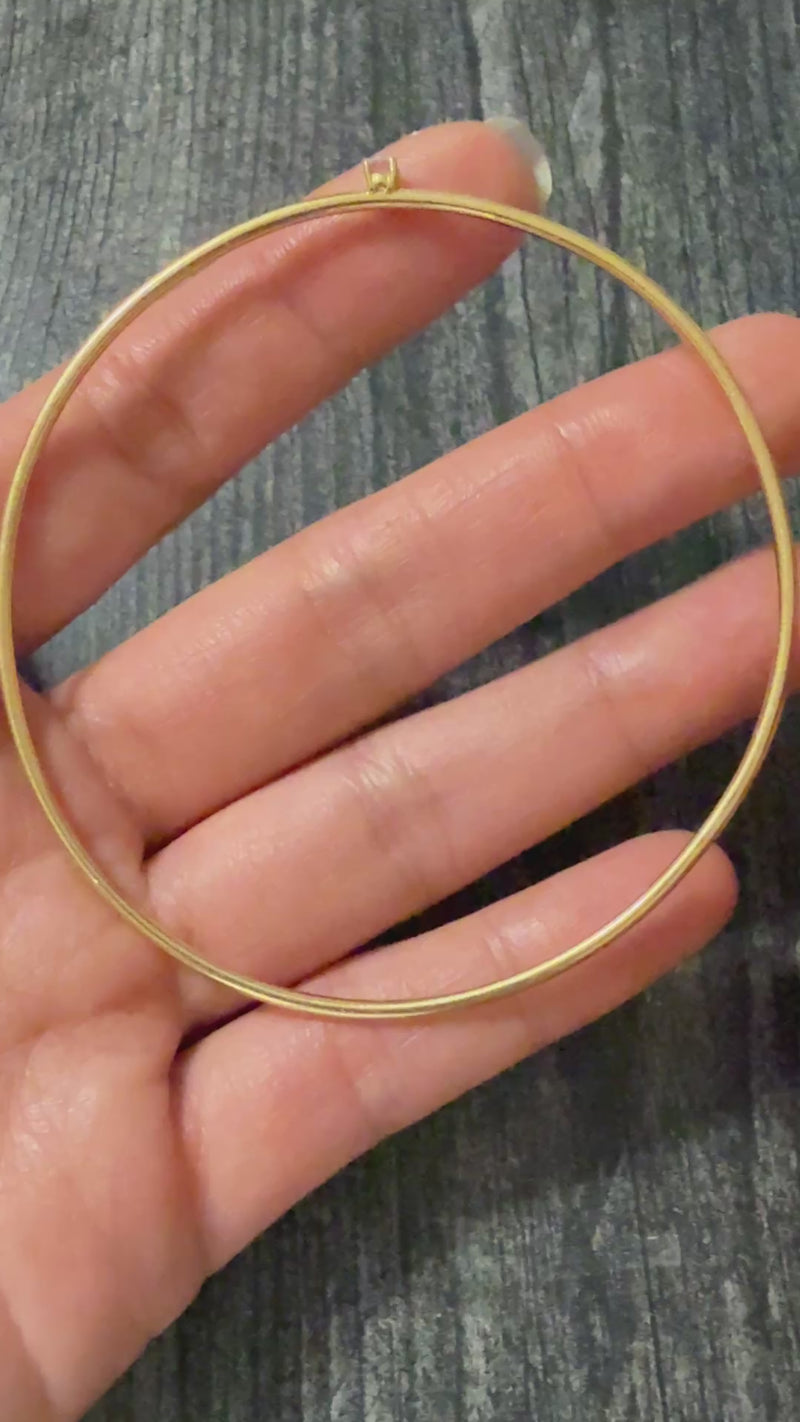 Single Diamond and 18K Gold Wire Bangle