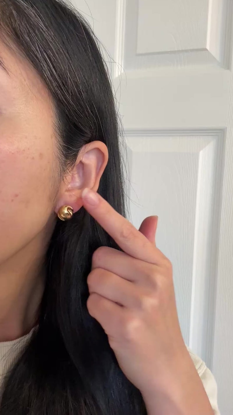 Tiffany & Co Elsa Peretti Button Studs in 18K Gold (Y)