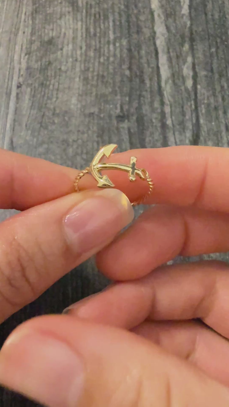 Anchor Twist Band in 14K Gold
