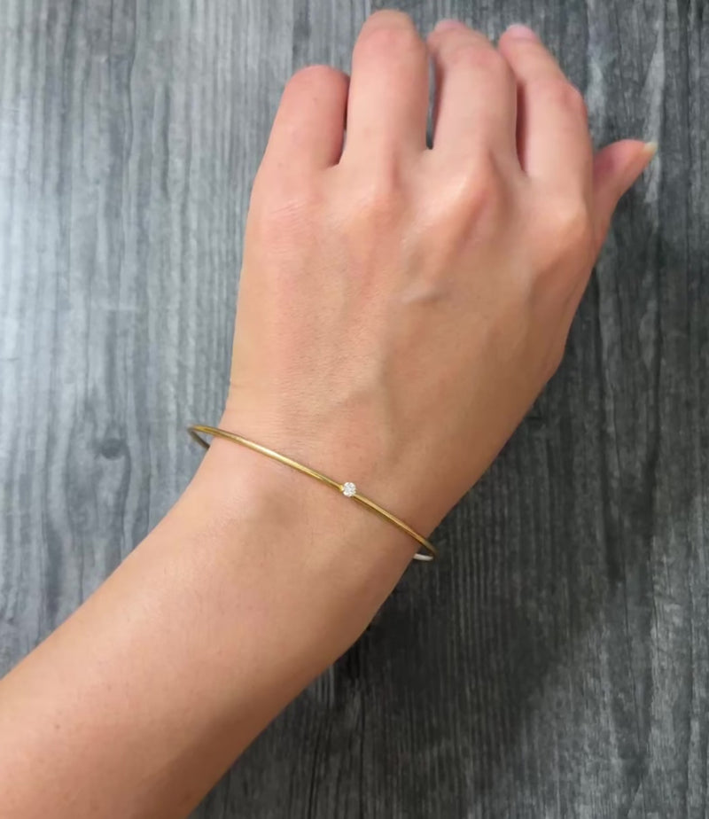 Single Diamond and 18K Gold Wire Bangle