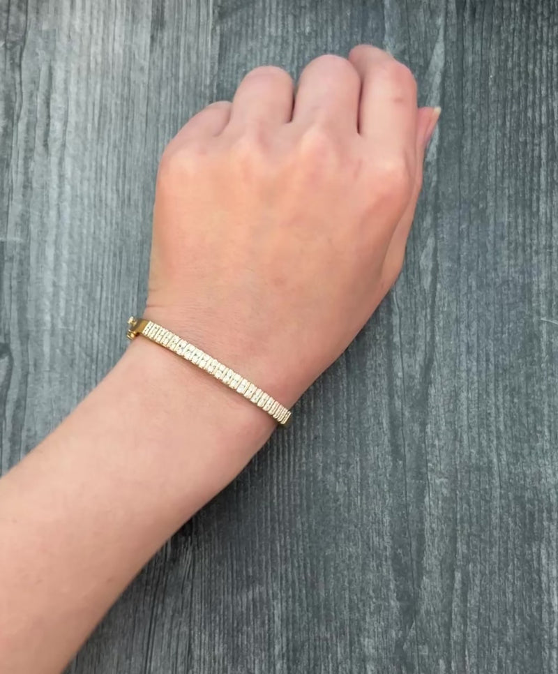 Vintage 2.64 Carat Diamond and 14K Gold Bangle Bracelet