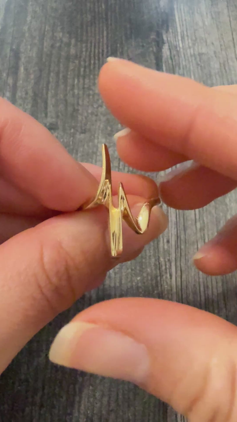 Abstract 14K Gold Heartbeat Ring