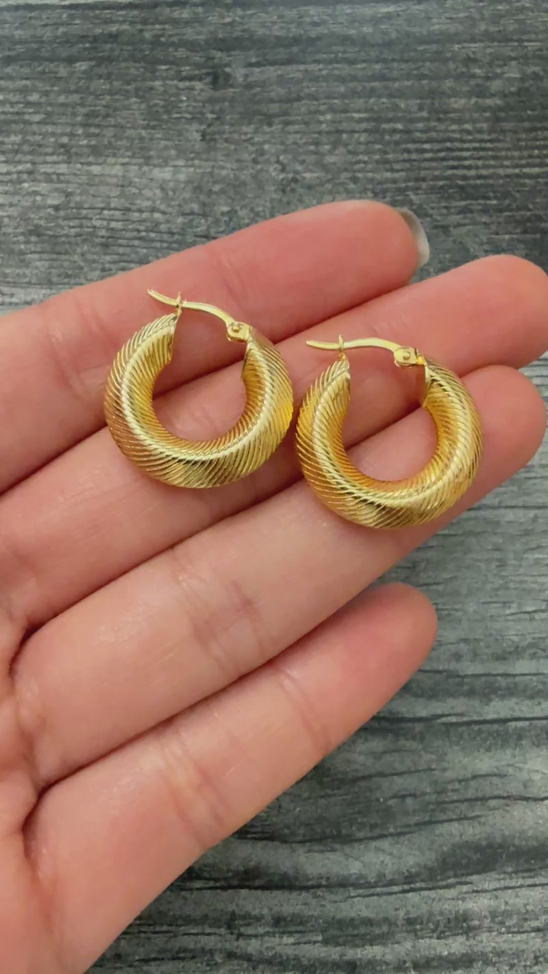 Ribbed Knife Edge Hoop Earrings in 14K Gold