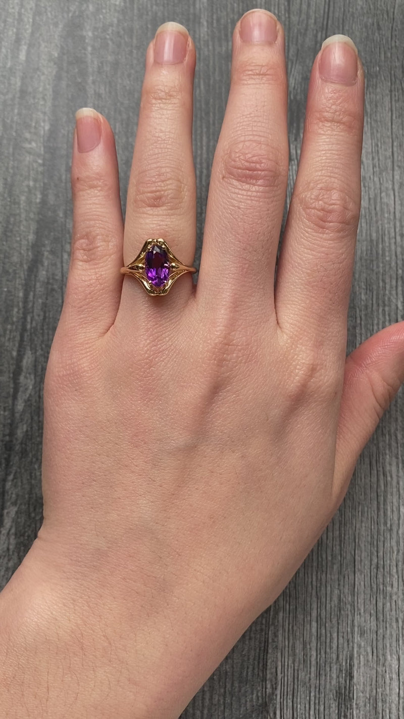 Vintage Oval Cut Amethyst and 14K Gold Ring