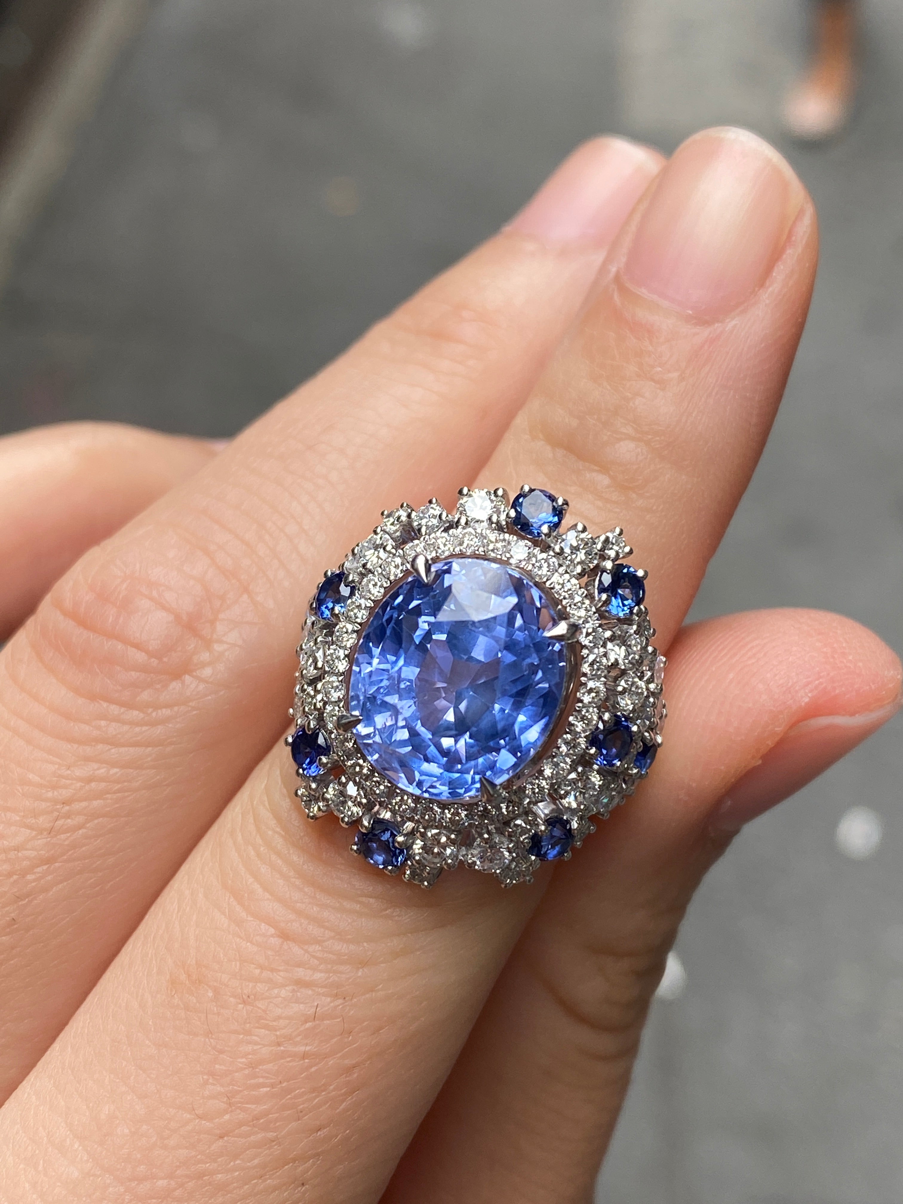 A CEYLON NO HEAT COLOUR CHANGE SAPPHIRE AND DIAMOND RING… | Drouot.com