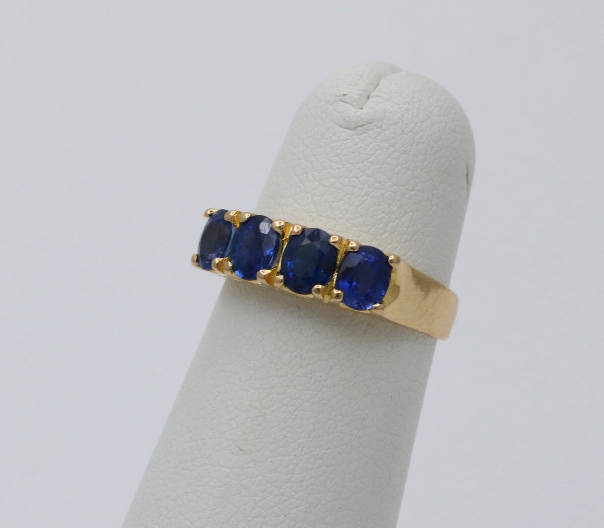 Velvet Blue Sapphire and 18K Gold Band