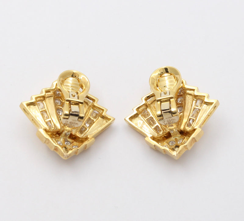 Architectural 18K Gold and 2.9 Carat Diamond Vintage Clip Earrings