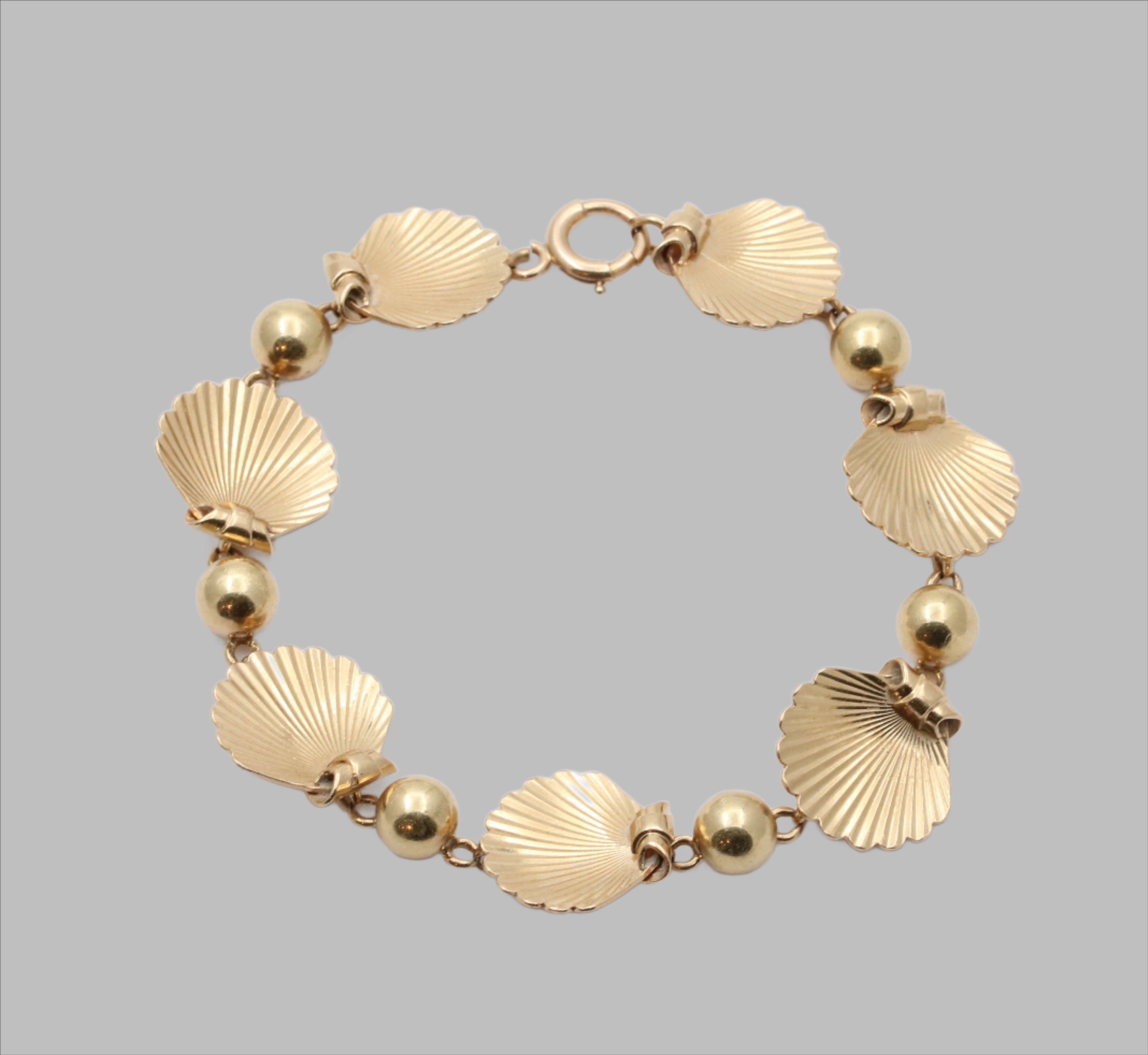 Buy Seascape Shell Puller Bracelet Online - Accessorize India